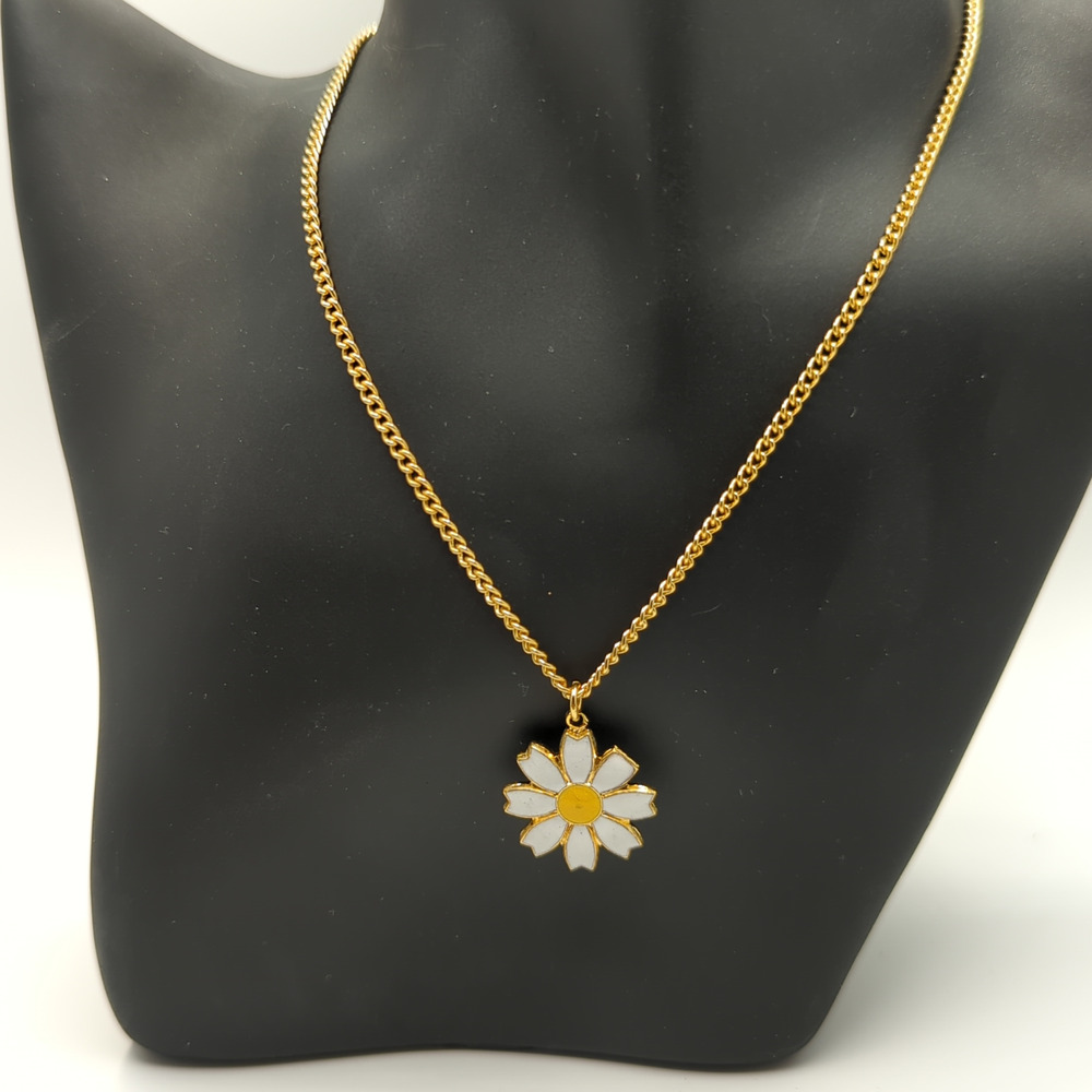 Sarah Coventry Lazy Daisy Necklace | 14" | Enamel Daisy Pendant - Signed Vintage